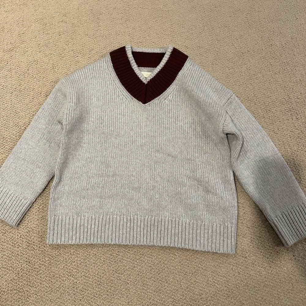 Abercrombie & Fitch Women's
Merino Wool-Blend Contrast V-Neck
Sweater